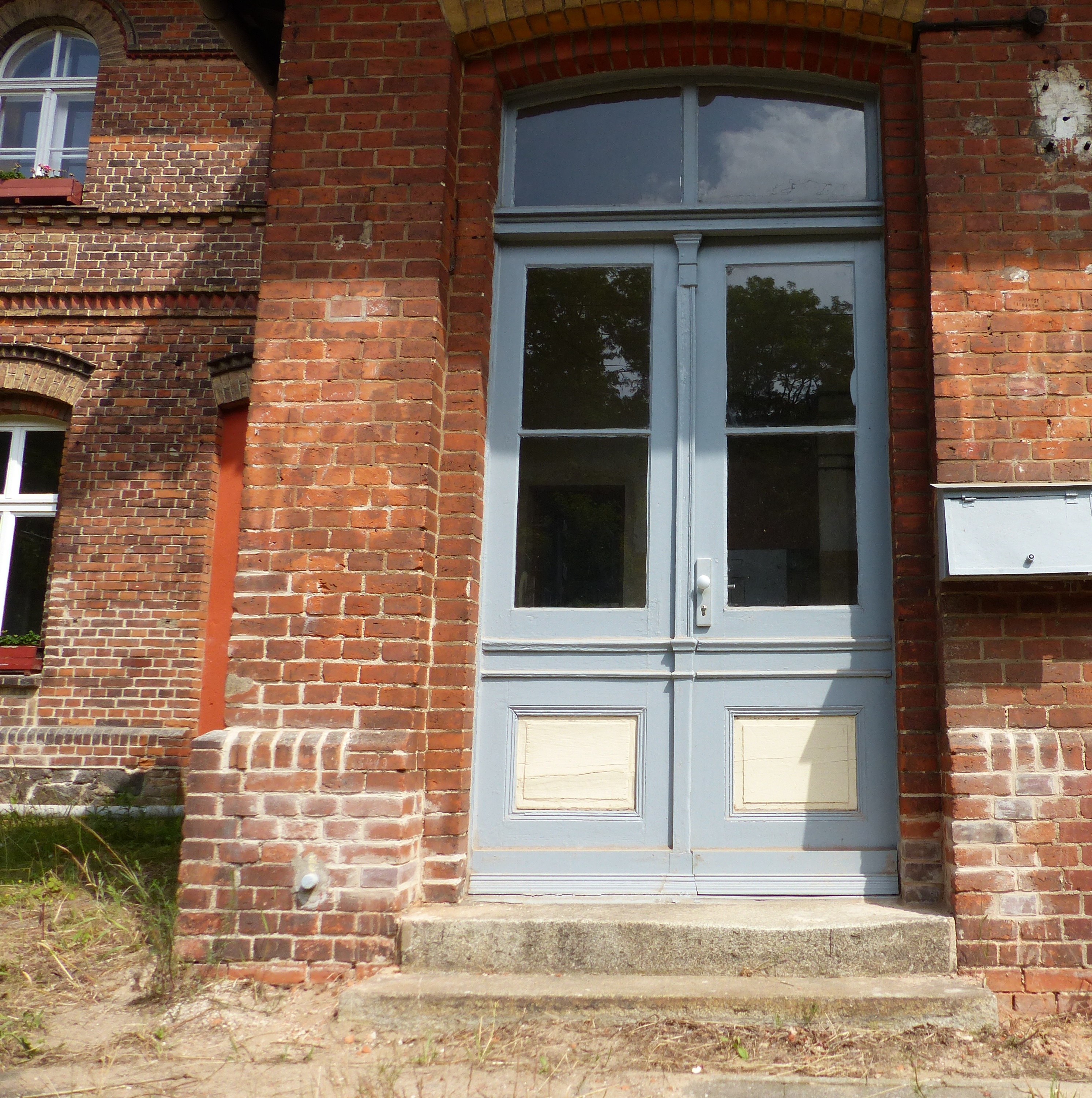 Tür von der Bahnsteigseite 2025