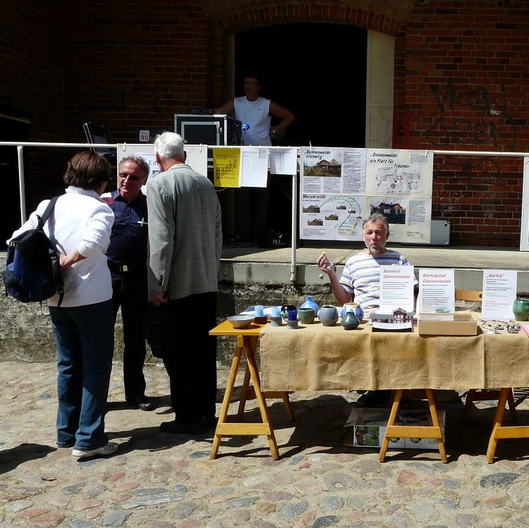 Informationstisch des Vereins Umweltbahnhof Dannenwalde UBD e.V. 2007